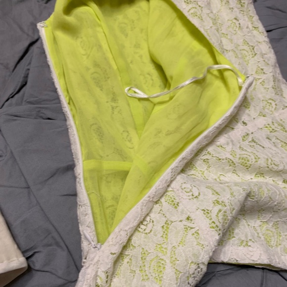 Guess - Picture 7 of 7